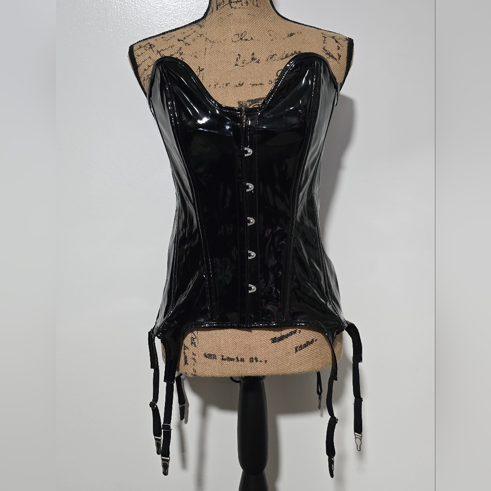 Patent overbust corset